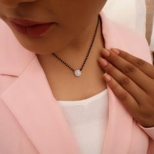 Glowing Bond Diamond Mangalsutra